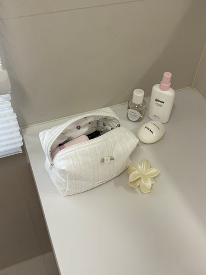 White lace makeup pouch with jacquard in a cozy everyday moment, Colorcarry