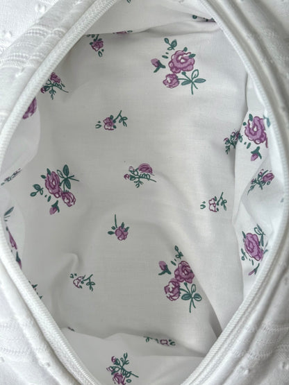 	Interior view of white lace cotton pouch with jacquard details, Colorcarry