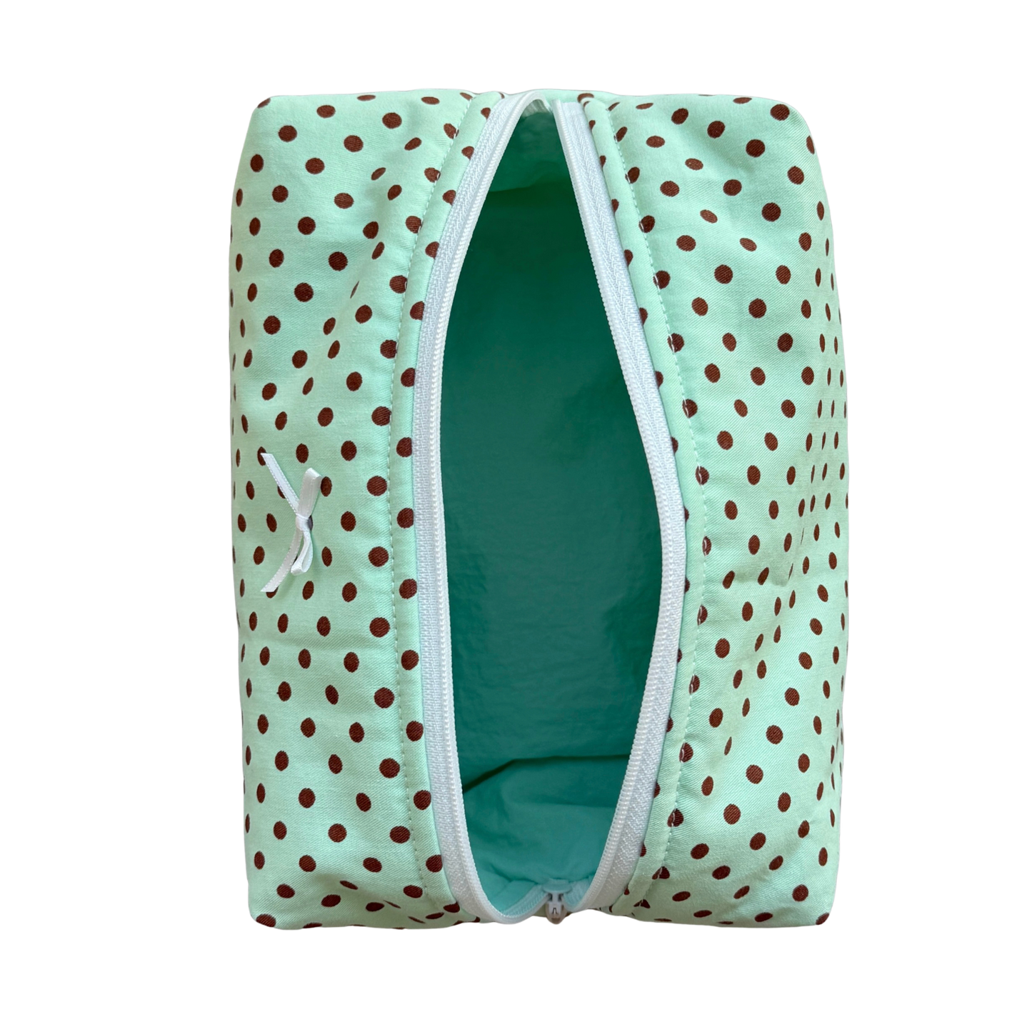 Take a look inside the mint green pouch, perfect for keeping your makeup close, Colorcarry