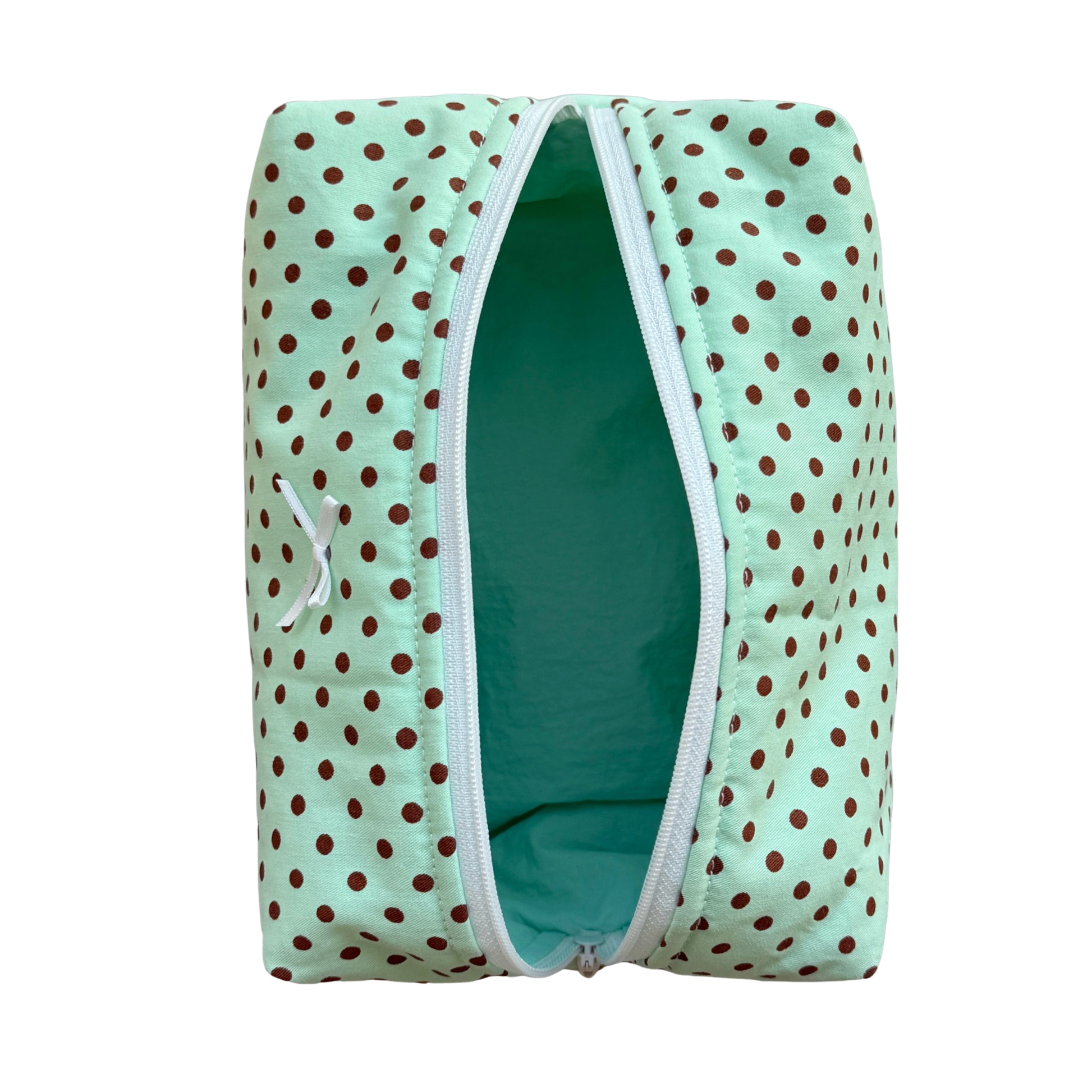 Take a look inside the mint green pouch, perfect for keeping your makeup close, Colorcarry