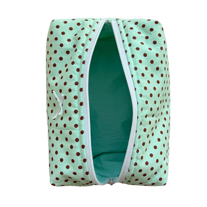 Take a look inside the mint green pouch, perfect for keeping your makeup close, Colorcarry
